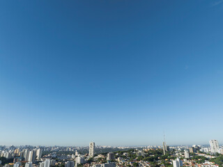 Obraz premium A Lapa, um dos bairros mais tradicionais de São Paulo, ganha uma nova dimensão vista do alto. Com imagens captadas por drone, é possível apreciar sua dinâmica urbana, a mistura de construções históric