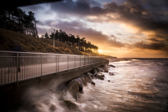Rowy, Pomorskie podczas sztormu