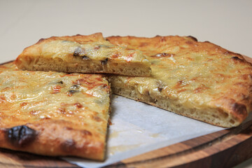 a mouthwatering flatbread that looks perfect for a quick and satisfying meal.