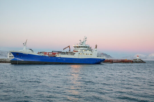 MS &laquo;Ro Master&raquo; is a wellboat- Well capacity: 2800 m&sup3;. 2. Filtration and UV. 380 tonnes live salmon / trout. 1,000, Here Sandnessj&oslash;en port,Helgeland,