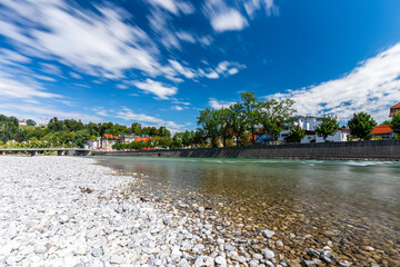 Die Isar durch Bad Tölz in Oberbayern