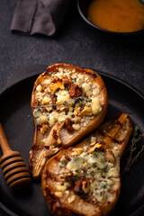 Baked pears with blue cheese and honey