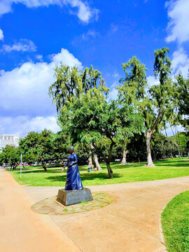 Queen Liliuokalani Statue Stands Tall in Honolulu