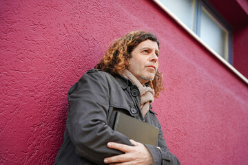 Obraz premium Adult student reading a book on World Book Day