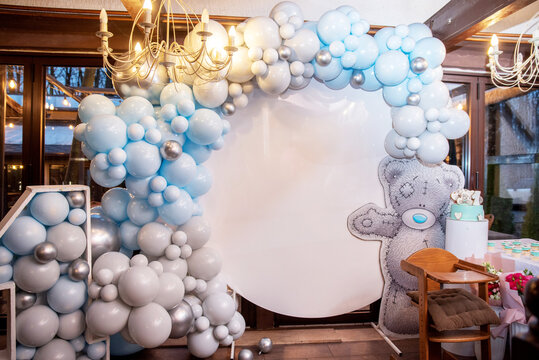 One year old balloon arch with white panel and teddy bear decoration