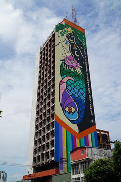 Mural of a skyscraper with the Queen of Water: Having no nostalgia in your eyes (Nao ter a saudade encharcada nos olhos). Downtown area of Manaus, Amazonas, Brazil