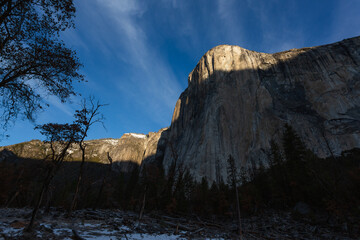Early morning sun on the mountains, in the nature of Yosemite, California.