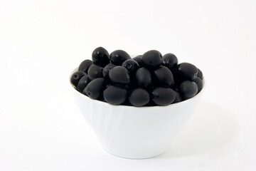 Cuenco con aceitunas negras
