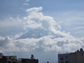 Perú, fotos originales tomadas por mi persona con el objetivo de compartir (ciudad, noche, nubes)