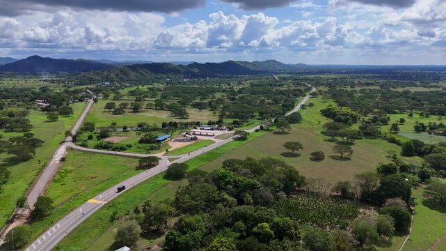 Video a&eacute;reo realizado en zona rural del municipio de San Carlos, en el Departamento de Cordoba, Colombia. Resaltan las planicies utilizadas principalmente para actividades ganaderas.