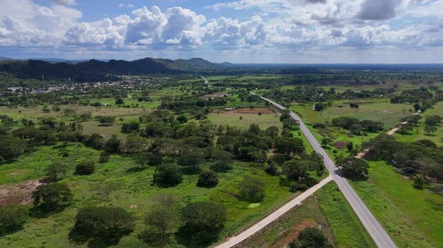 Video a&eacute;reo realizado en zona rural del municipio de San Carlos, en el Departamento de Cordoba, Colombia. Resaltan las planicies utilizadas principalmente para actividades ganaderas.