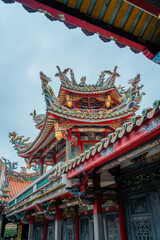 Naklejka premium Majestic Lungshan Temple Illuminated at Night in Taipei, Taiwan