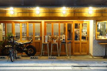 おしゃれな雰囲気のレストラン外観