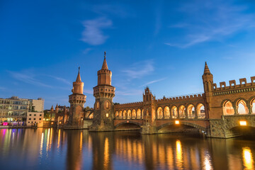 Fototapeta premium Berlin Germany, sunset city skyline at Oberbaum Bridge and Spree River