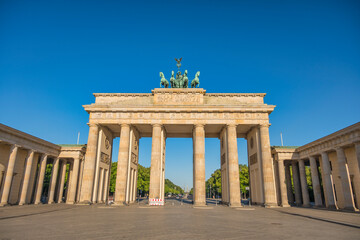 Berlin Germany, city skyline at Brandenburg Gate (Brandenburger Tor) © Noppasinw