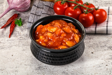 Baked kidney with tomato sauce