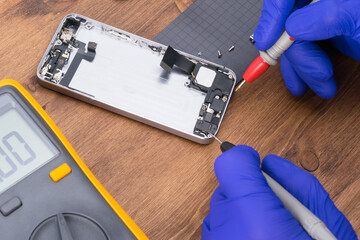 using a voltage measuring device during display repair