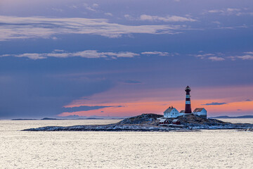 Blick auf den Leuchtturm Landegode Fyr in Norwegen