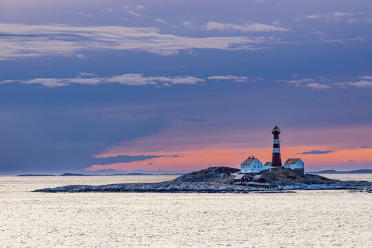 Blick auf den Leuchtturm Landegode Fyr in Norwegen