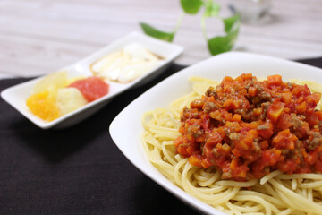 ミートソースパスタとフルーツとデザート2