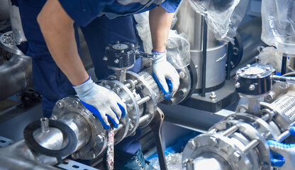 Industrial water pump pipe installer water pipe connection