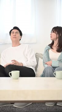 スマホばかりで嫌な気持ちになる彼女や妻の縦動画