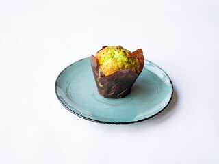 Zielona babeczka pistacjowa z orzechami
