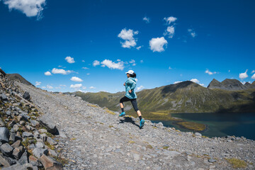 Obraz premium Fitness woman runner running at beautiful mountain top