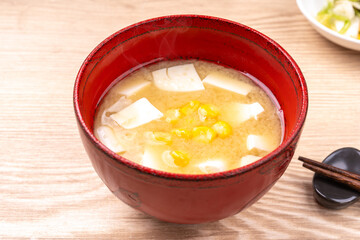 豆腐とコーンのみそ汁