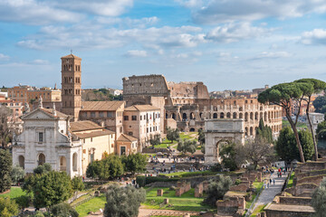 Fototapeta premium Panoramic view of Rome with Colosseum and historic landmarks under a blue sky