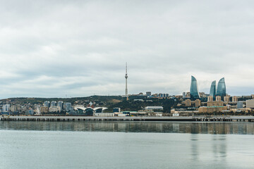 Obraz premium top panoramic view of baku city with huge area with buildings and parks around Icheri Sheher over cloudy sky