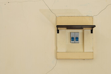 Overcurrent protection device circuit breaker in homes. Solution to avoid voltage drops that cause...