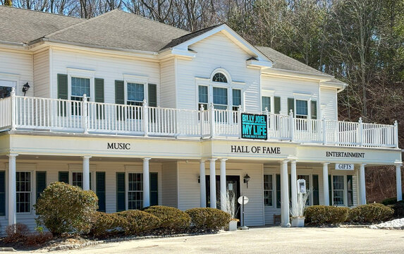 Billy Joel Hall of Fame Celebrates the Music Legend's Career and Legacy in a Charming Setting