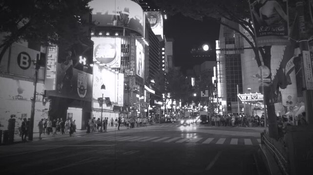 渋谷駅前の風景。渋谷道玄坂。