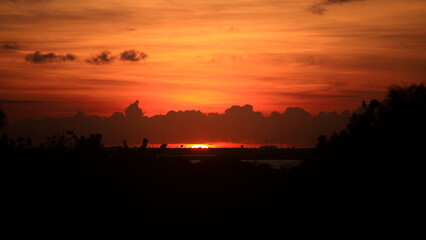 Caribe mexicano al atardecer rosado y dorado
