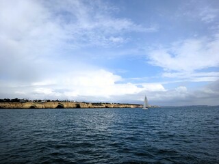 H&ouml;hlen und Klippen vor der portugisieschen Atlantikk&uuml;ste
