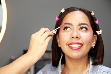 Obraz premium Photo of a professional makeup artist doing her job