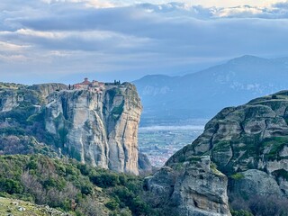 Naklejka premium monastery on a cliff in meteora, kalambaka, greece