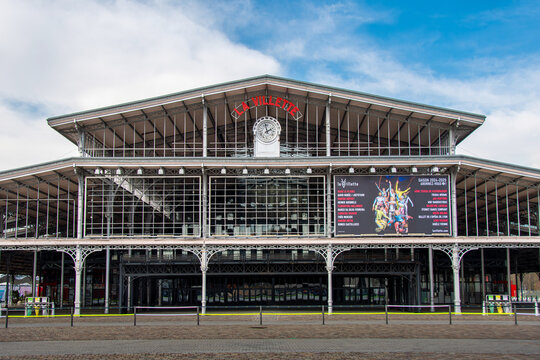 Paris, France - 4 mars 2025: Fa&ccedil;ade de la Grande Halle de la Villette, ancien b&acirc;timent des abattoirs de Paris, aujourd'hui salle accueillant des manifestations culturelles et des salons