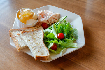ヘルシーな朝食プレートセット