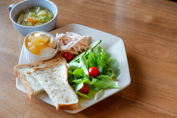 ヘルシーな朝食プレートセット