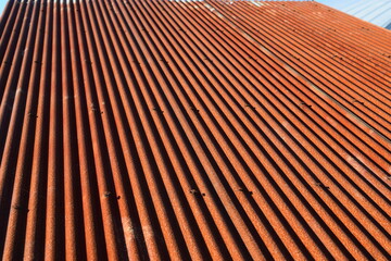 錆びた波トタンの屋根