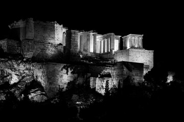 Obraz premium The parthenon at night, in Athens.
