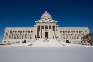 Snow at the Missouri state capitol building. 