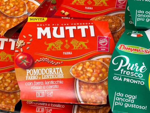 Italian soup packaging with mutti pomodorata farro e lenticchie