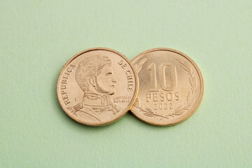 Front and back of a ten-peso Chilean coin