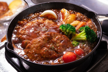 煮込みハンバーグ　Braised hamburger