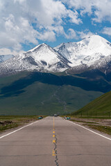 Fototapeta premium road to the snow mountains, 独库公路