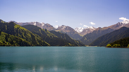 lake in the mountains，天山天池