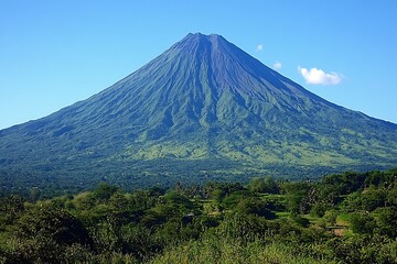 Fototapeta premium Indonesian Volcano Landscape
